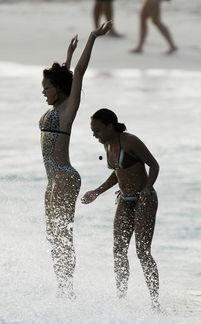 国内女明星泳装臀部,揭秘国内女明星性感臀部风采