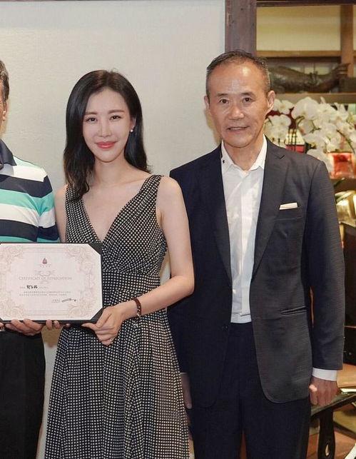 王石田朴珺照片,揭秘商业巨头与才女的爱情故事